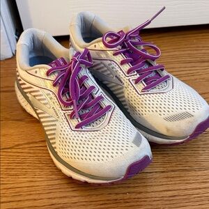 Brooks Women's Athletic Shoes in White and Purple